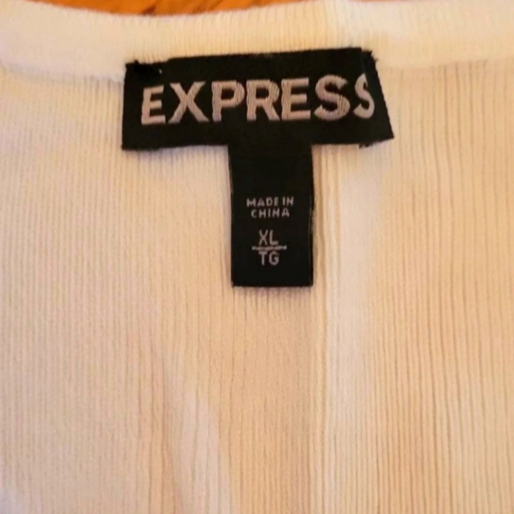 Express Ribbed VNeck Knit Top - Picture 10 of 12